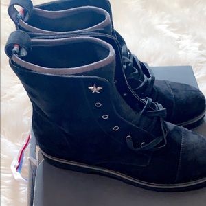 TOMMY HILFIGER BOOTs😍😍
